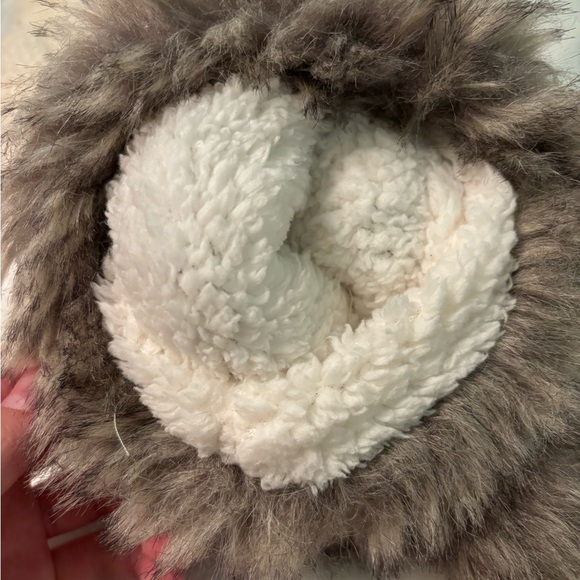 Fluffy and fuzzy white and grey reading socks - Picture 4 of 4